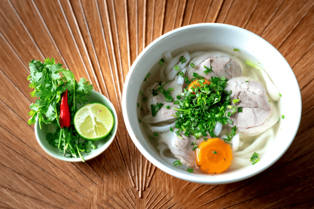 Banh canh at Han Market features a light, sweet broth and soft, chewy noodles, perfect for a midday meal (Source: Pexels)